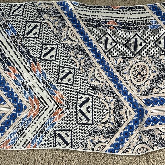Ekouaer Abstract Print Blue & White Beach Sarong - Picture 4 of 4